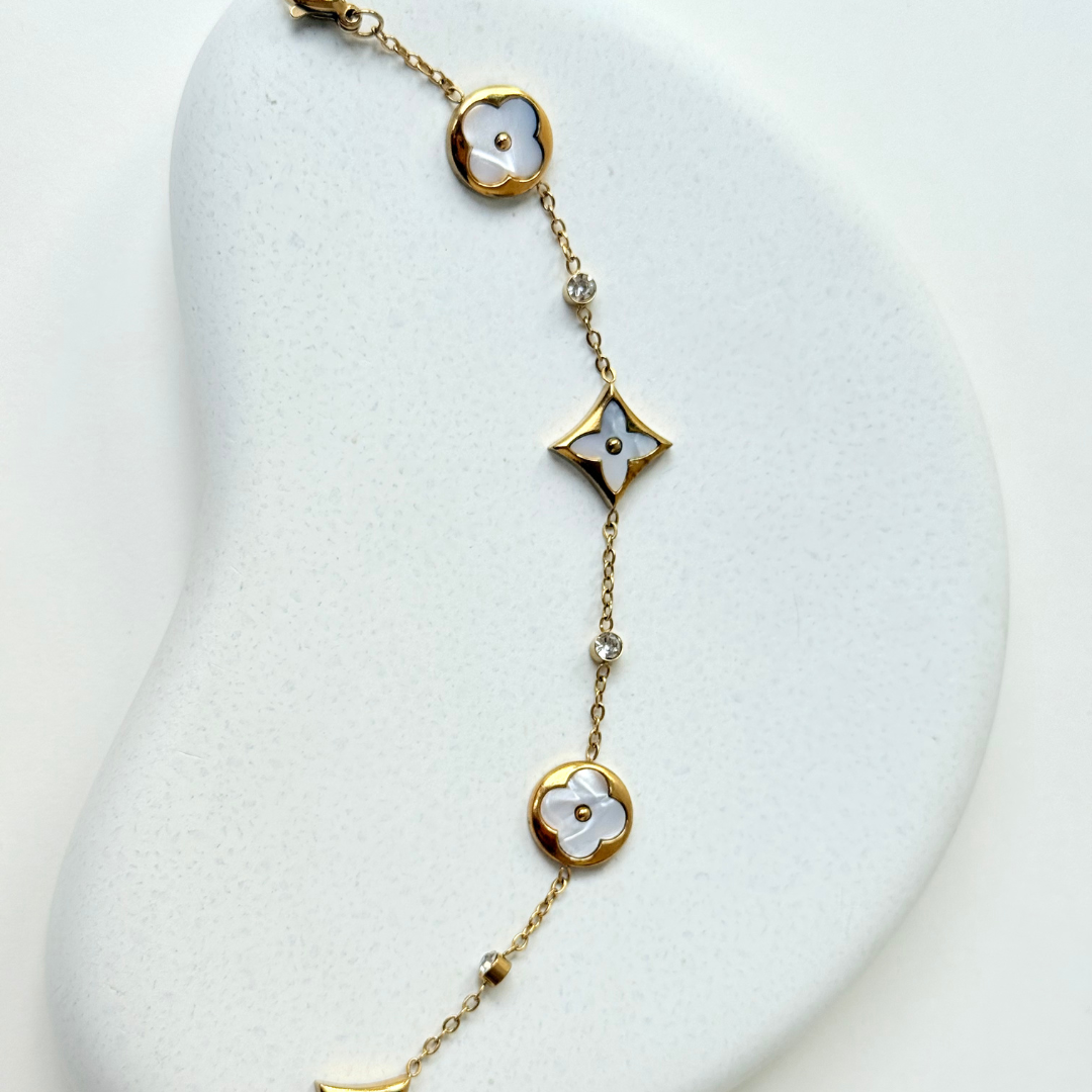 FINE CHARM BRACELET (WHITE)