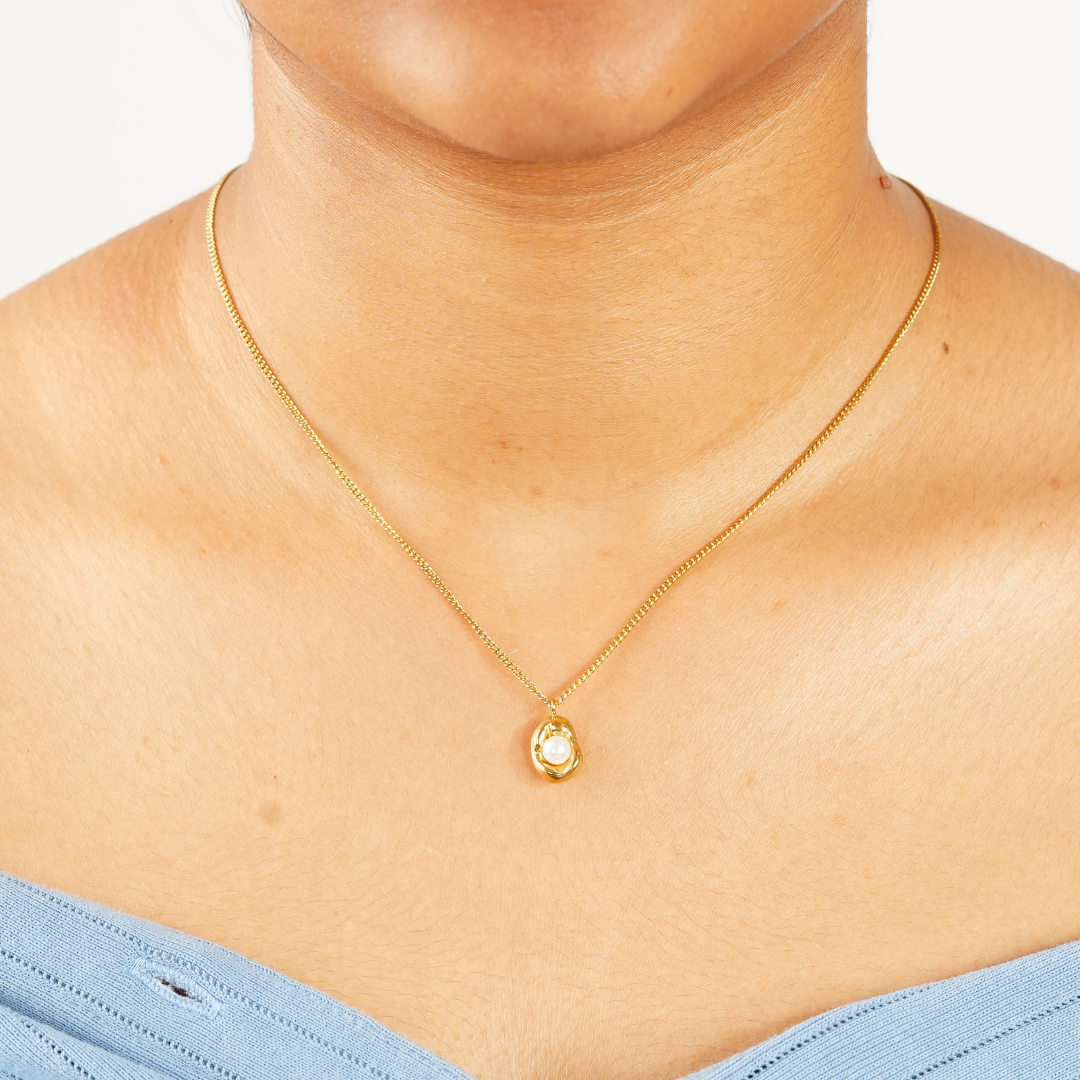 ELEGANT PEARL NECKLACE