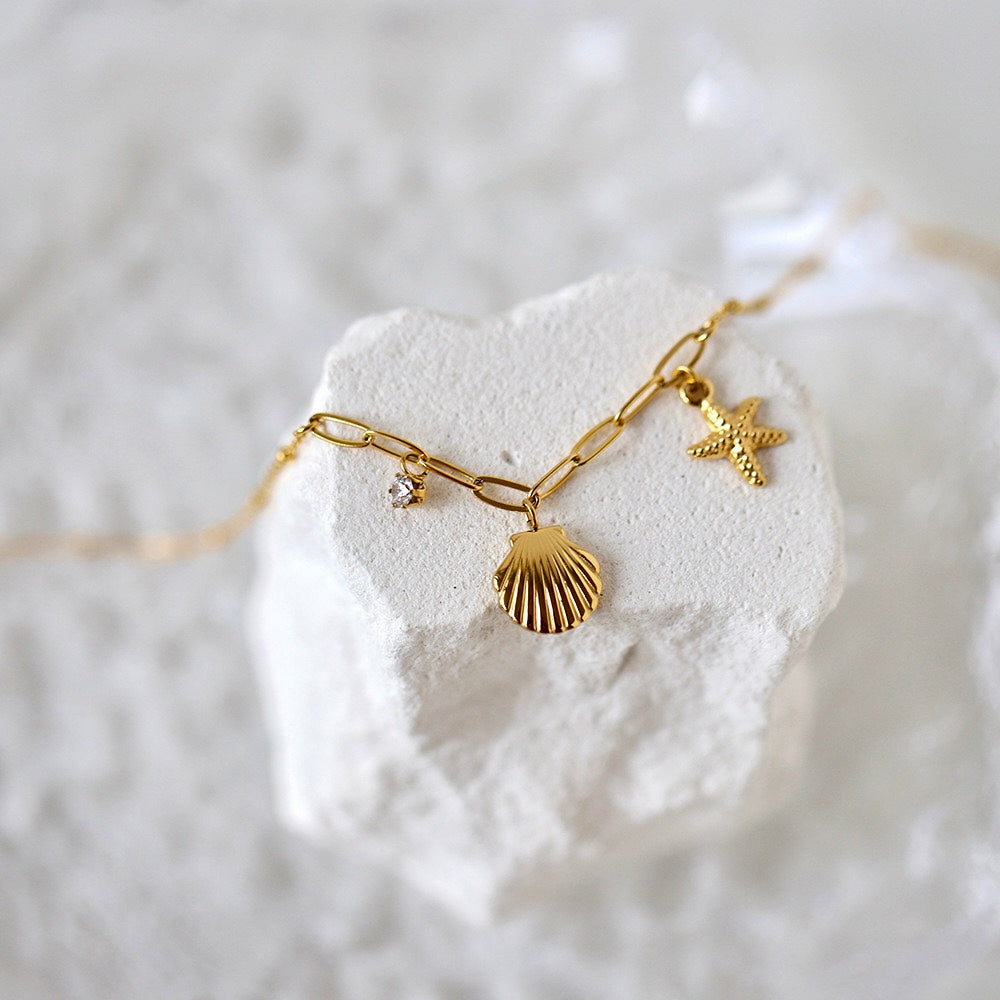 SHELL PENDANT NECKLACE