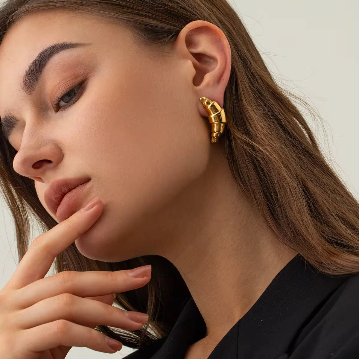 GOLDEN CROISSANT STUDS