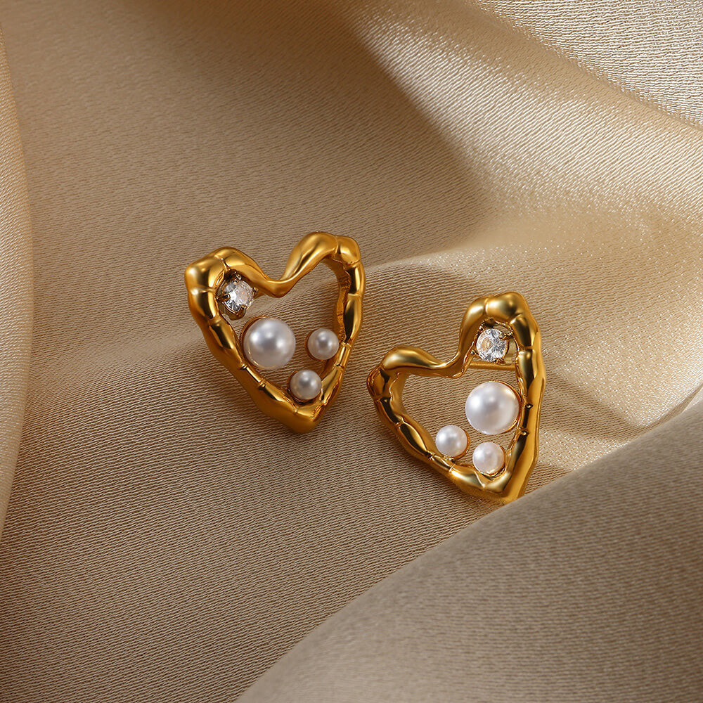 PEARL HEART EAR STUDS