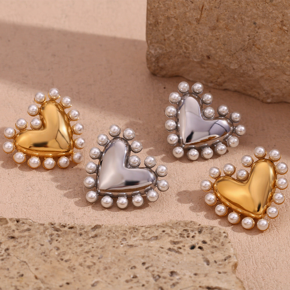 GLOSSY LOVE HEART STUD EARRINGS (GOLD)