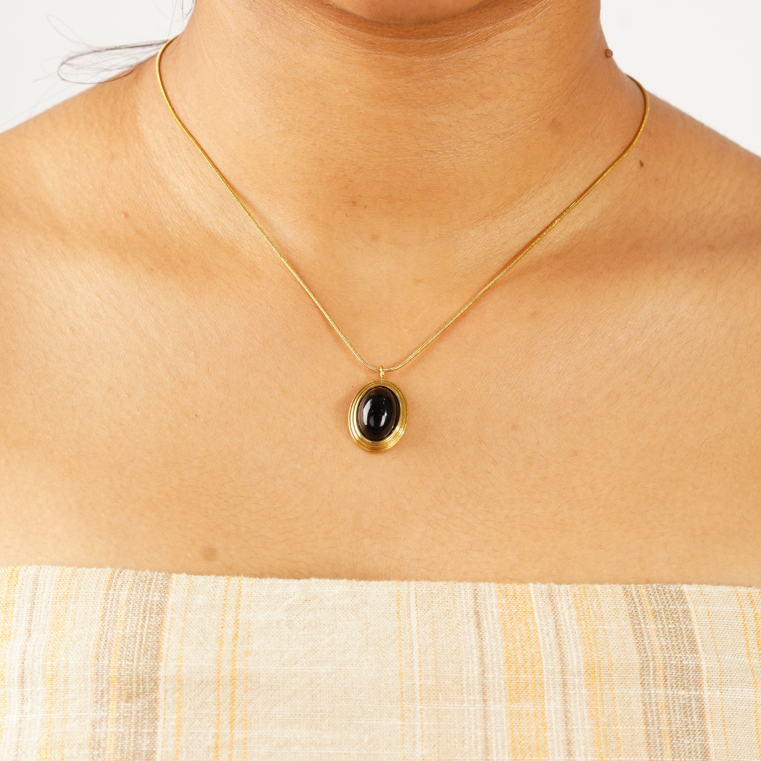 CLASSIC BLACK STONE NECKLACE