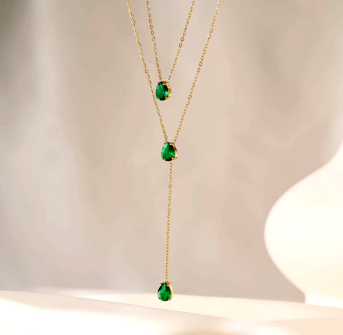 LONG SEXY GREEN PENDANT NECKLACE