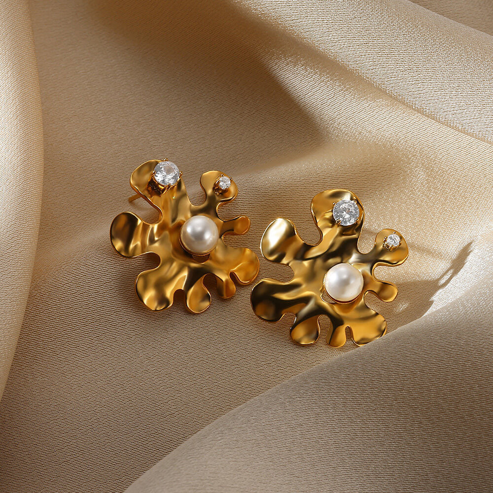 FLOWER PEARL EAR STUD