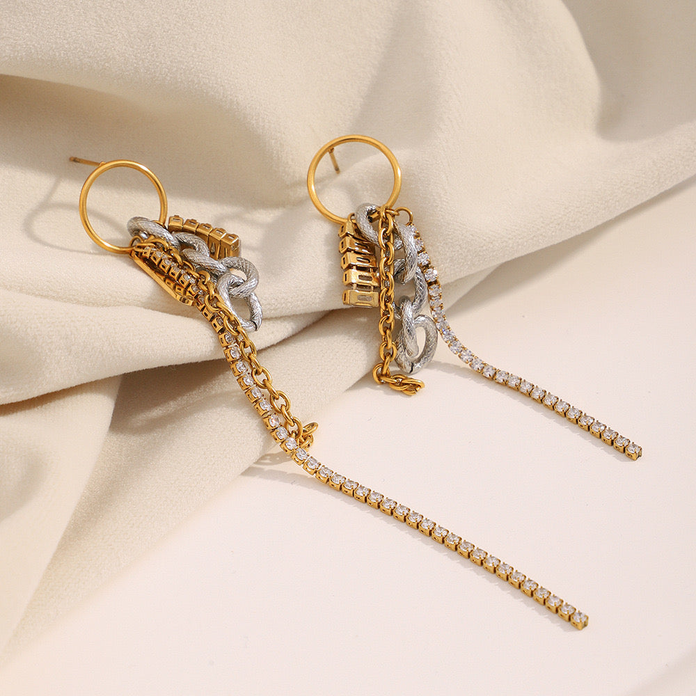 UNIQUE DROP EARRINGS