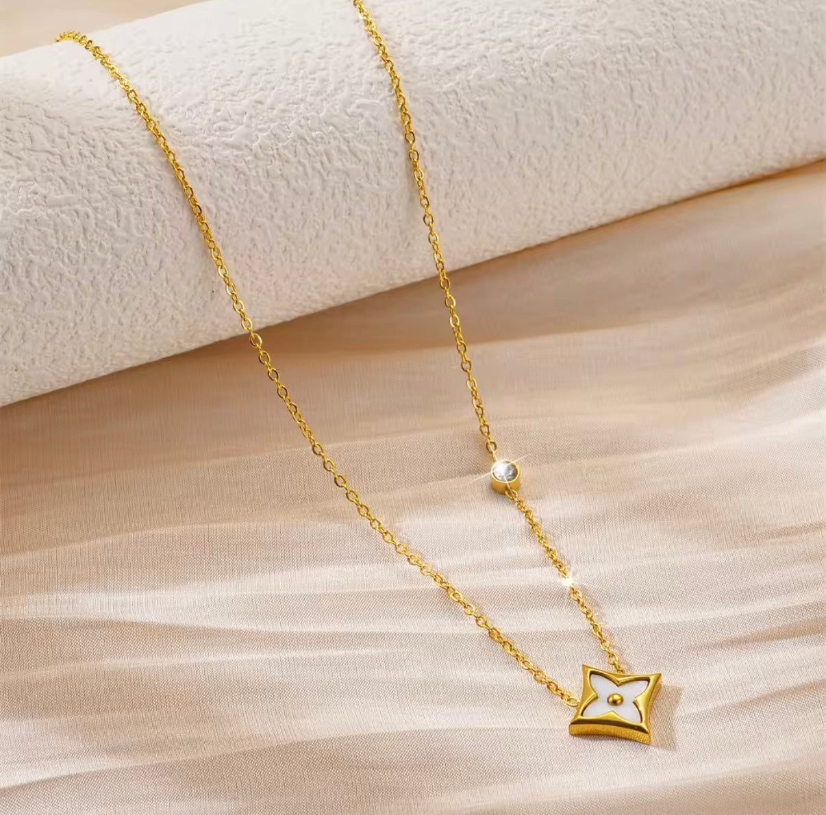 ELEGANT NECKLACE