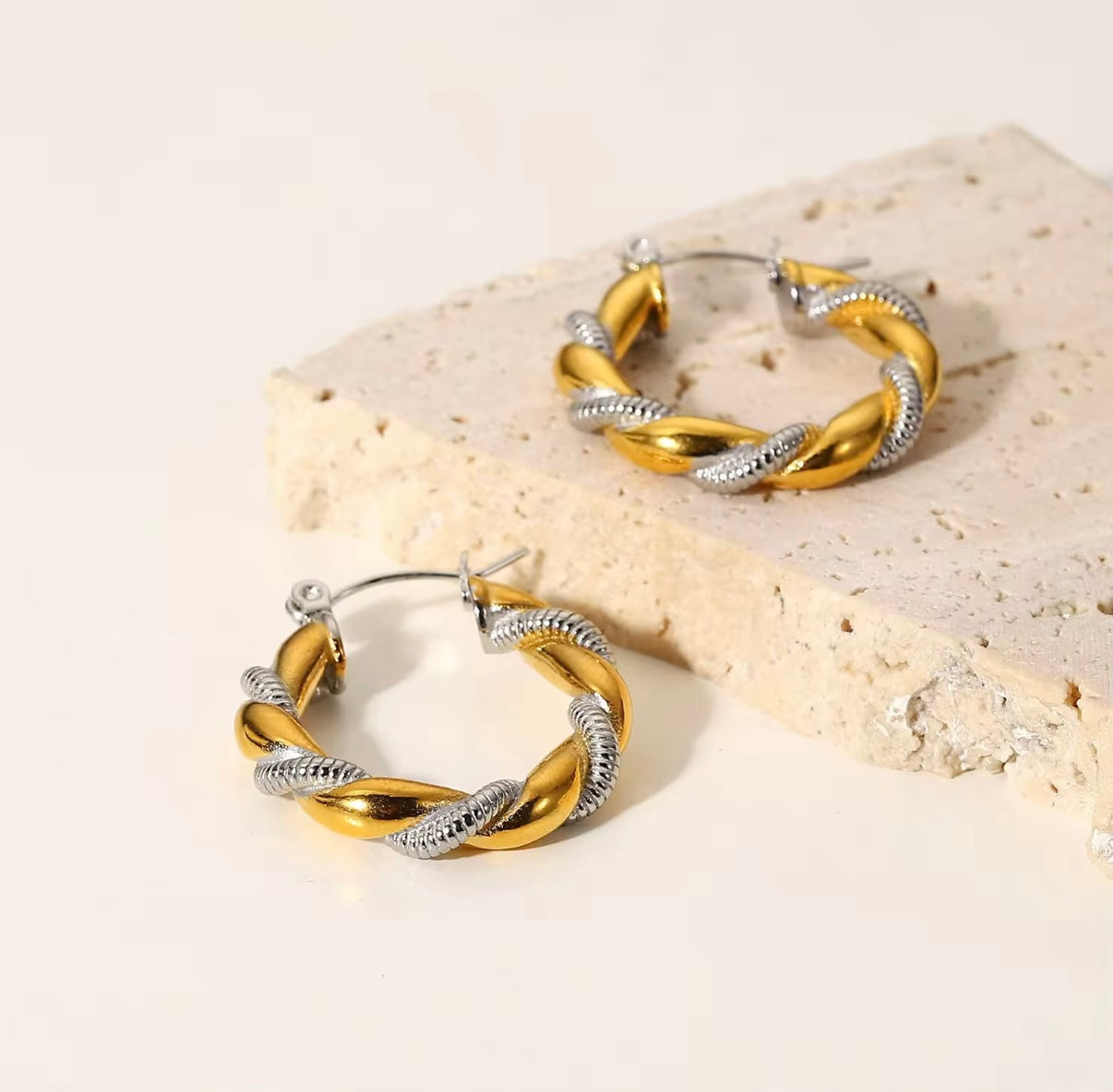 C SHAPE TWISTED HOOPS