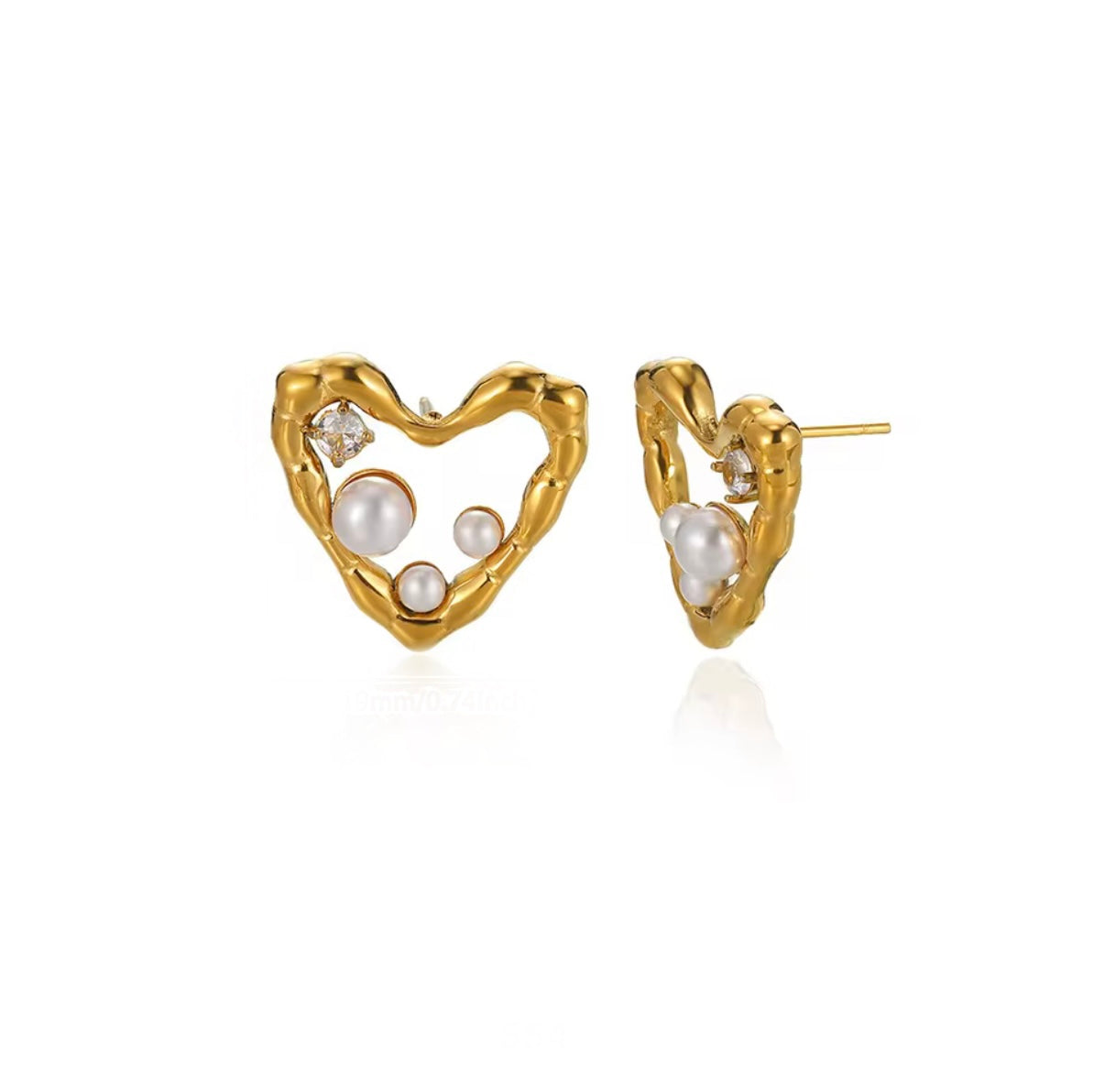 PEARL HEART EAR STUDS