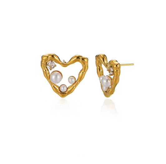 PEARL HEART EAR STUDS