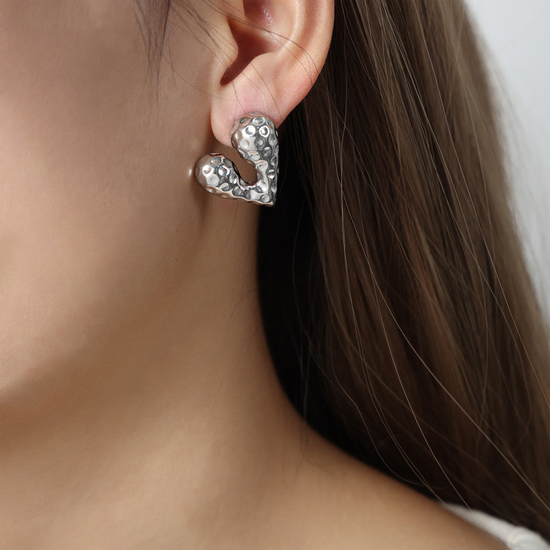 CLASSIC HEART EAR STUD (SILVER)