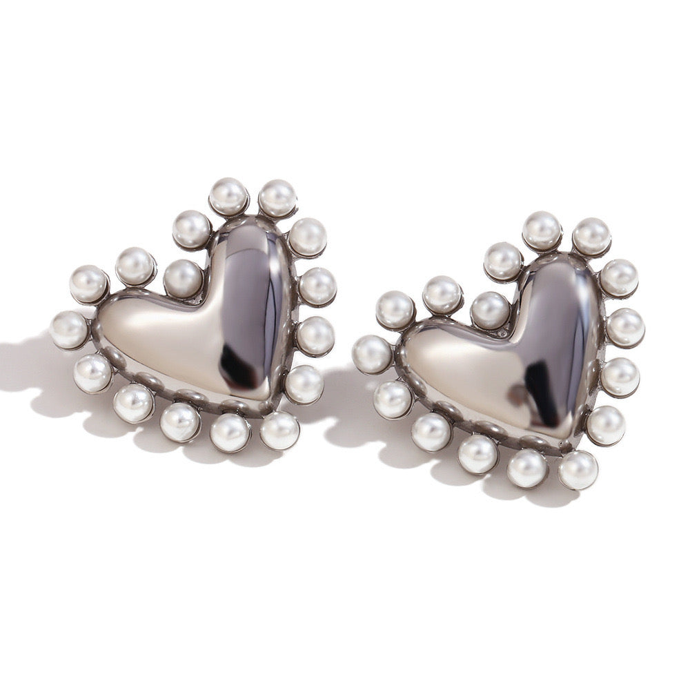 GLOSSY LOVE HEART STUD EARRINGS (SILVER)