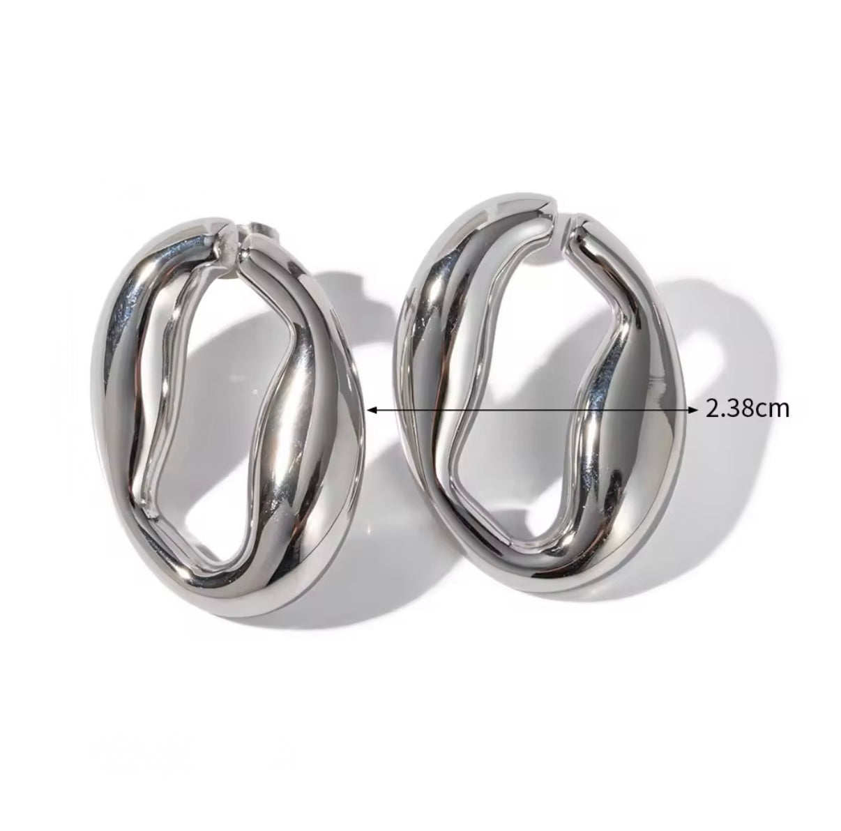 RETRO STYLE EAR STUDS