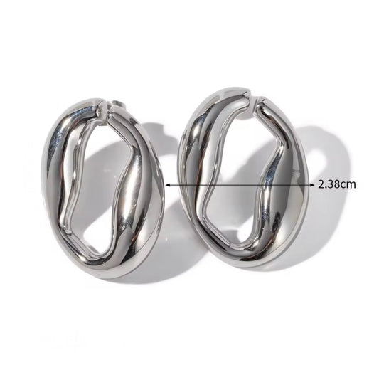 RETRO STYLE EAR STUDS