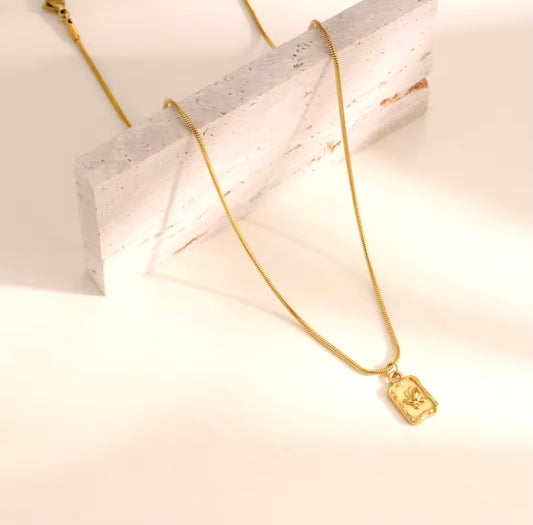 BUTTERFLY PENDANT NECKLACE